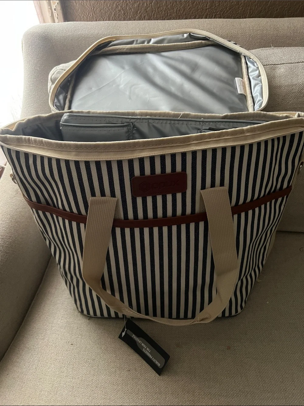 Opux insulated crossbody